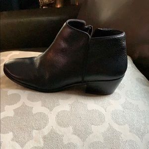 Sam Edelman Petty booties black leather 8W wide